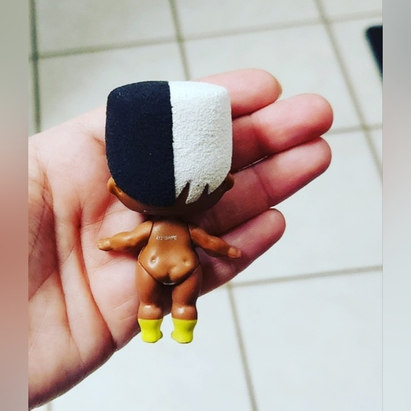 LOL Surprise Dolls Boys Series 1 Ultra-Rare Boy Next Door - Picture 3 of 4